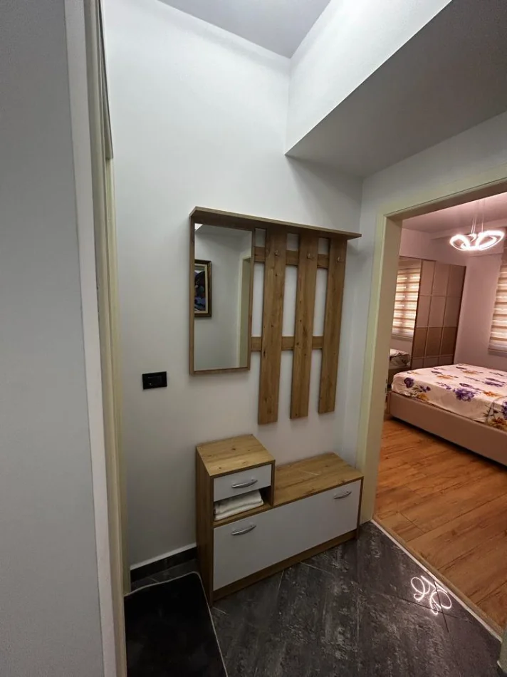 Tirane, jepet me qera apartament 2+1 Kati 2, 120 m² 1.000 € (21 Dhjetori)
