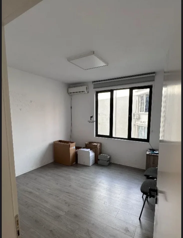 Tirane, jepet me qera zyre Kati 1, 112 m² 120.000 € (VASIL SHANTO)