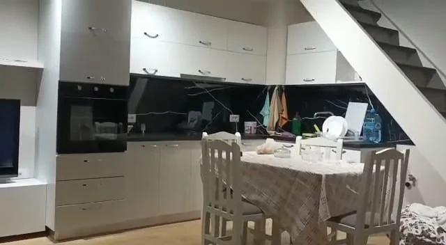 Tirane, jepet me qera apartament 2+1 , 52 m² 600 € (misto mame)