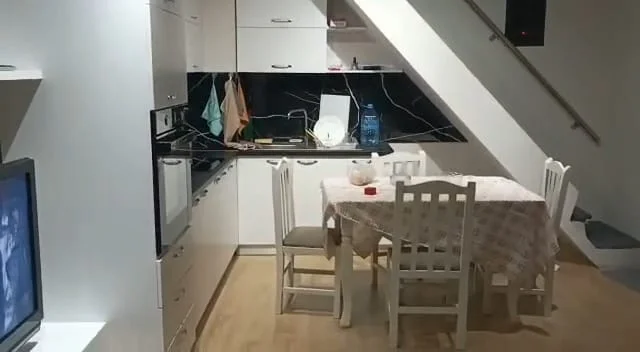 Tirane, jepet me qera apartament 2+1 , 52 m² 600 € (misto mame)