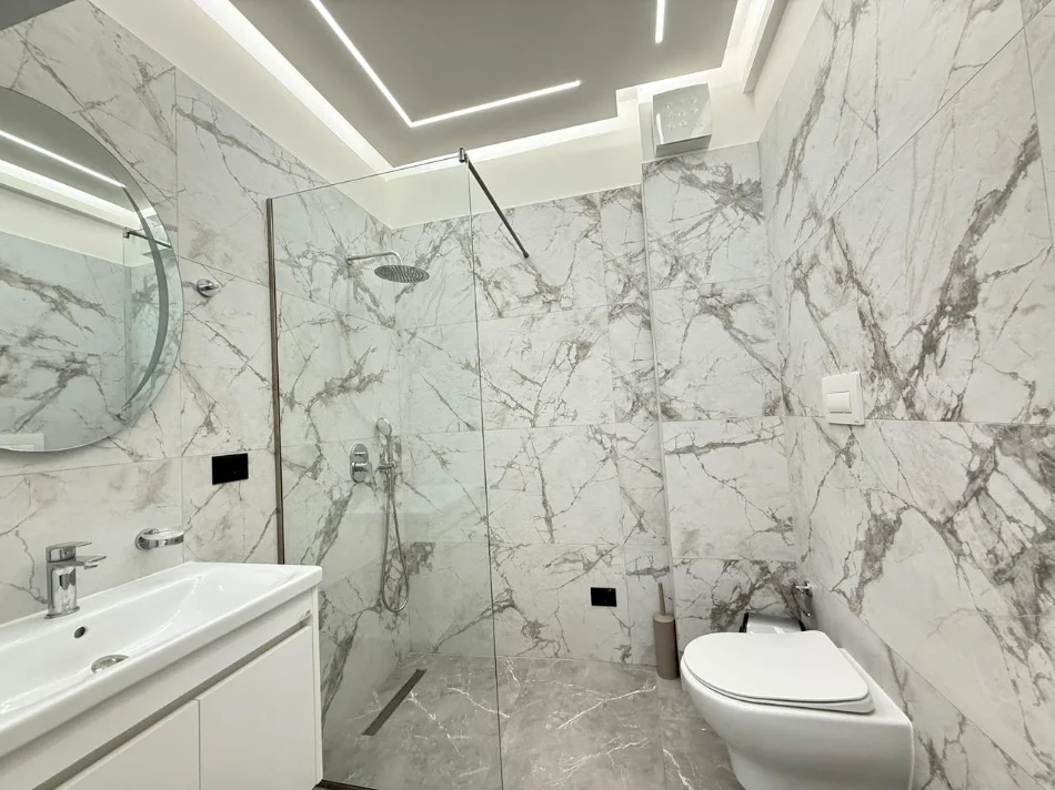 Tirane, jepet me qera apartament 2+1+Aneks+Ballkon Kati 2, 130 m² 1.600 € 