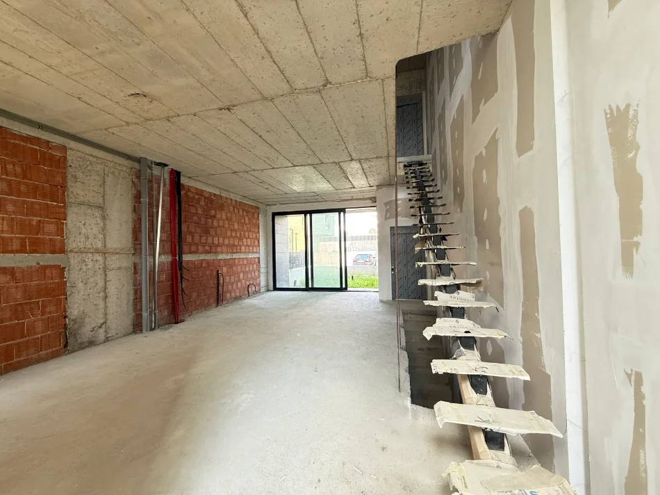 Tirane, shitet Vile 3+1+Aneks+Ballkon , 600 m² 780.000 € 