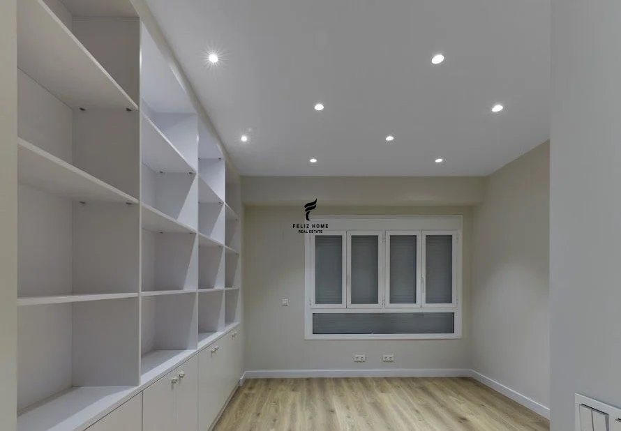 Tirane, jepet me qera dyqan Kati 0, 50 m² 750 € (BRRYLI)