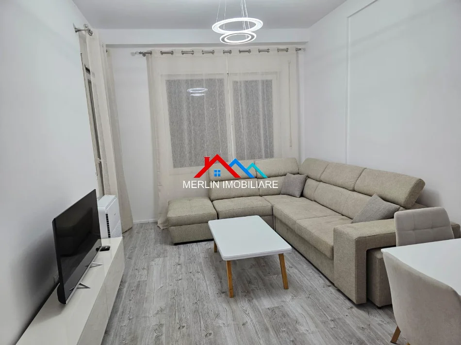 Tirane, jepet me qera apartament 2+1+Ballkon Kati 1, 86 m² 700 € (RRUGA BEDRI KARAPICI,SPITALI AMERIKAN 3.)