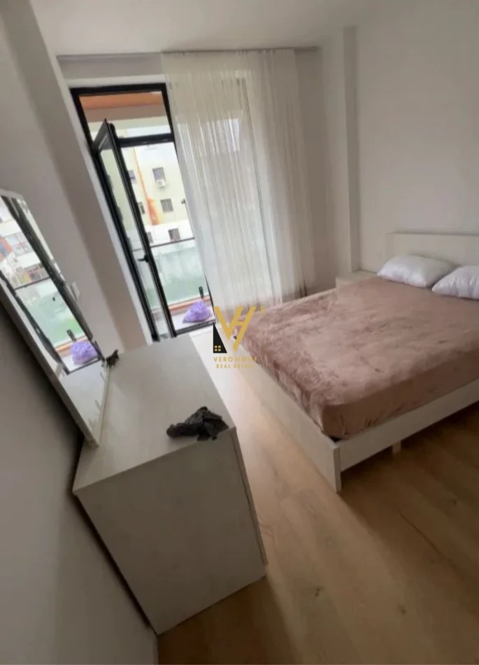 Tirane, jepet me qera apartament 2+1+Ballkon Kati 1, 110 m² 700 € (STACIONI I TRENIT)