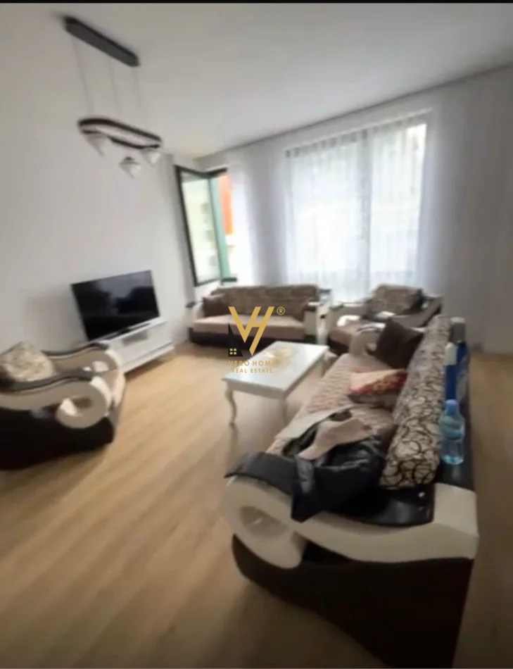 Tirane, jepet me qera apartament 2+1+Ballkon Kati 1, 110 m² 700 € (STACIONI I TRENIT)
