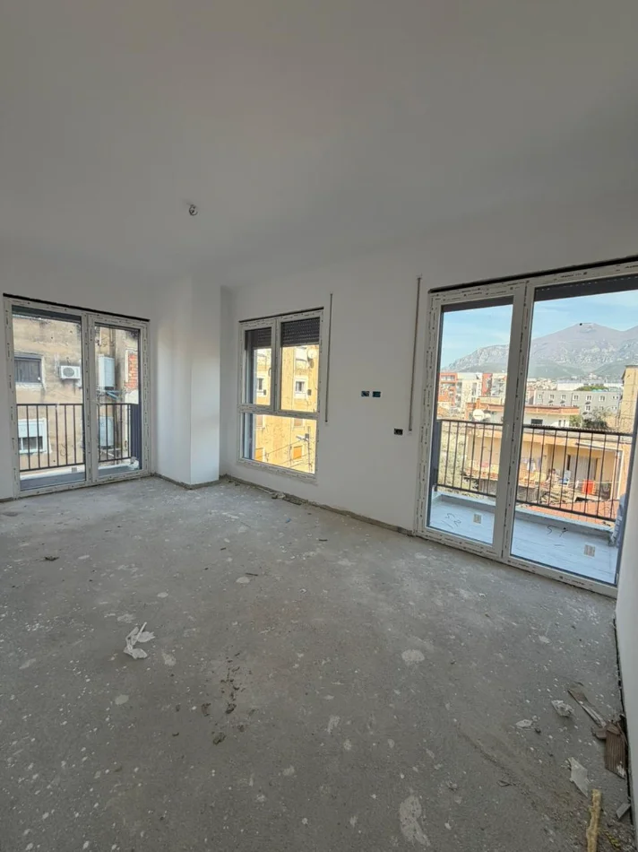 Tirane, shitet apartament 2+1 Kati 2, 92 m² 170.900 € (Tregu Elektrik)