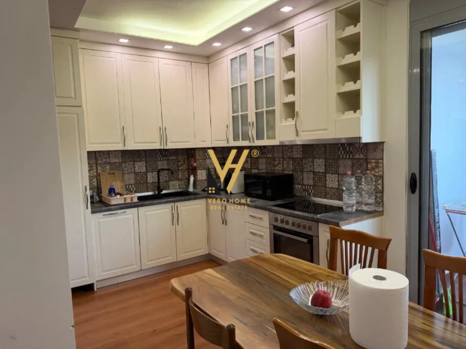 Tirane, jepet me qera apartament 2+1+Ballkon Kati 5, 95 m² 750 € (LIQENI I THATE)