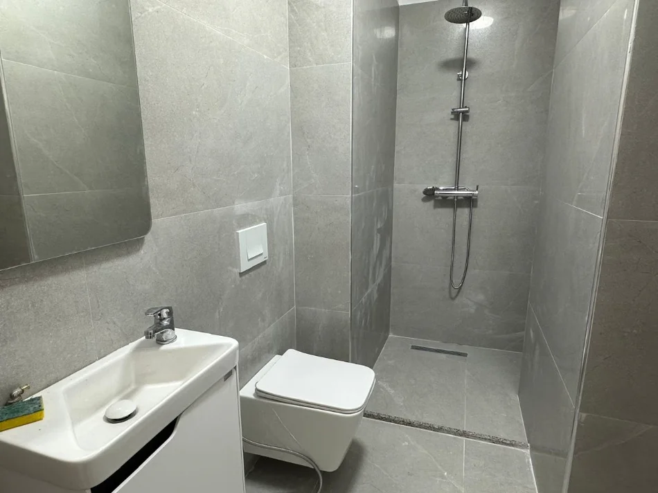 Tirane, jepet me qera apartament 1+1+Ballkon Kati 7, 650 € (Zogu i Zi)