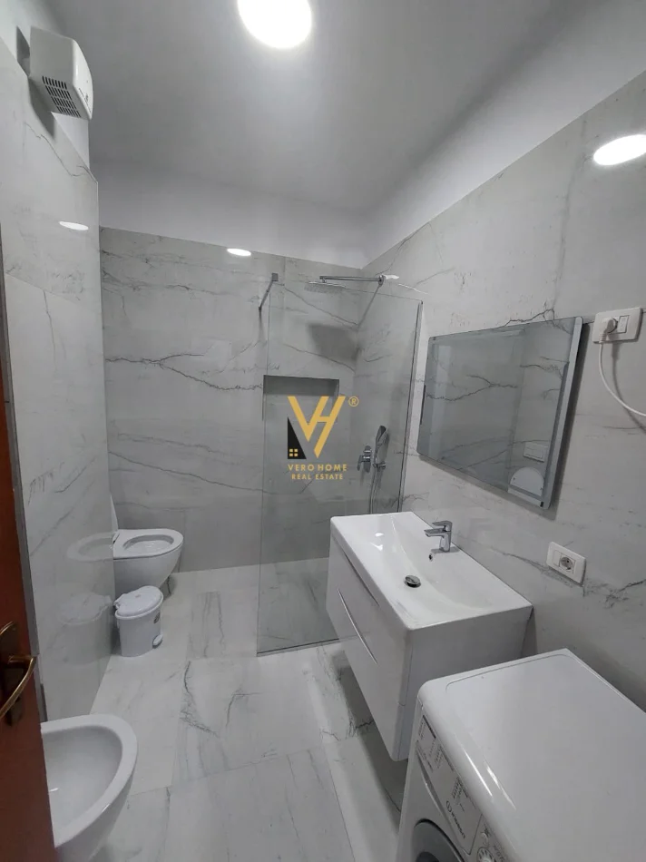 Tirane, jepet me qera apartament 1+1+Ballkon Kati 4, 70 m² 570 € (KODRA E DIELLIT)