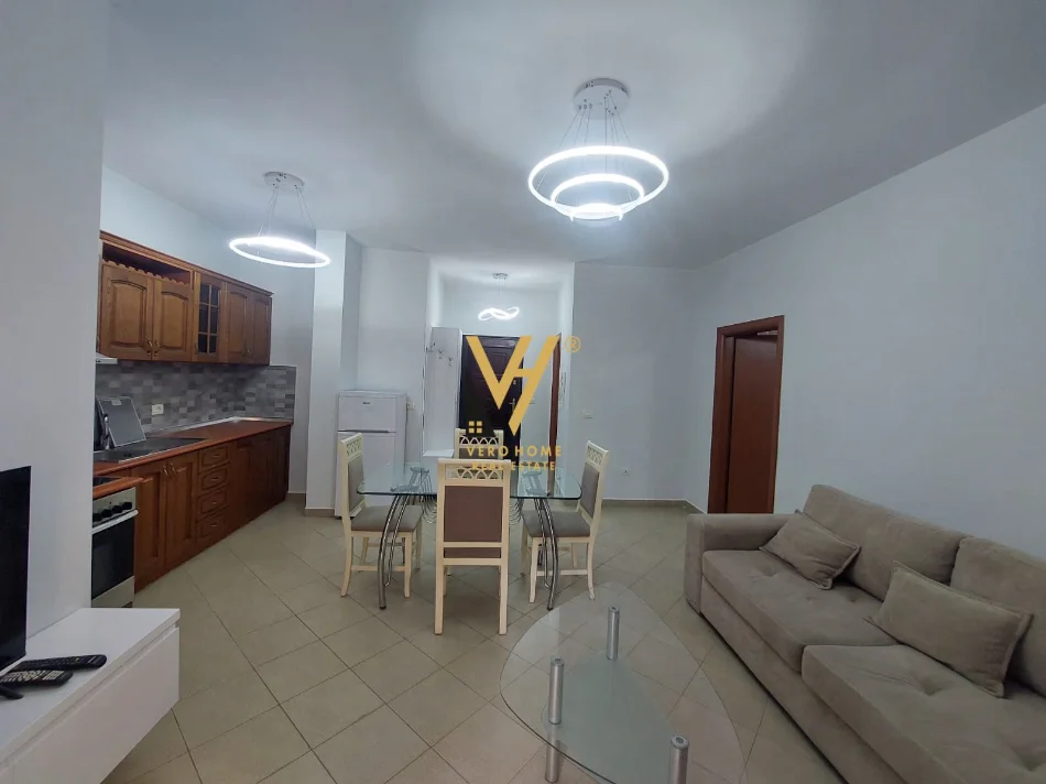 Tirane, jepet me qera apartament 1+1+Ballkon Kati 4, 70 m² 570 € (KODRA E DIELLIT)