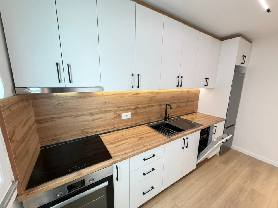 Tirane, shitet apartament 1+1 Kati 1, 59 m²