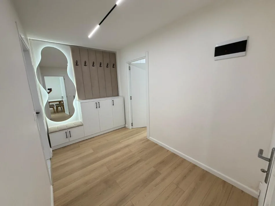 Tirane, shitet apartament 1+1 Kati 1, 59 m²