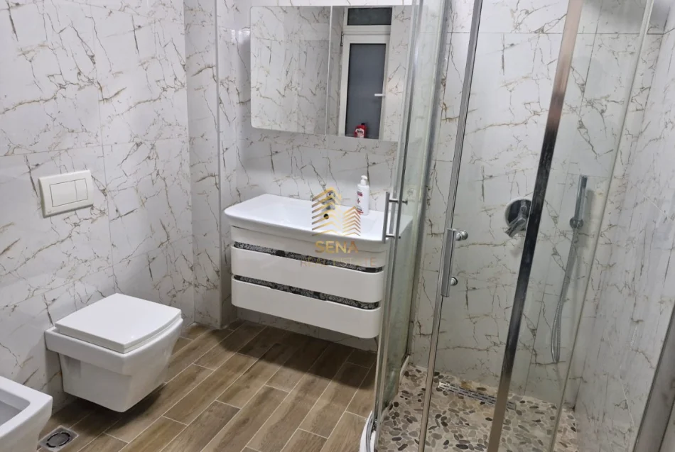 Tirane, shitet apartament 3+1+Ballkon Kati 4, 126 m² 219.000 € (Porcelan)