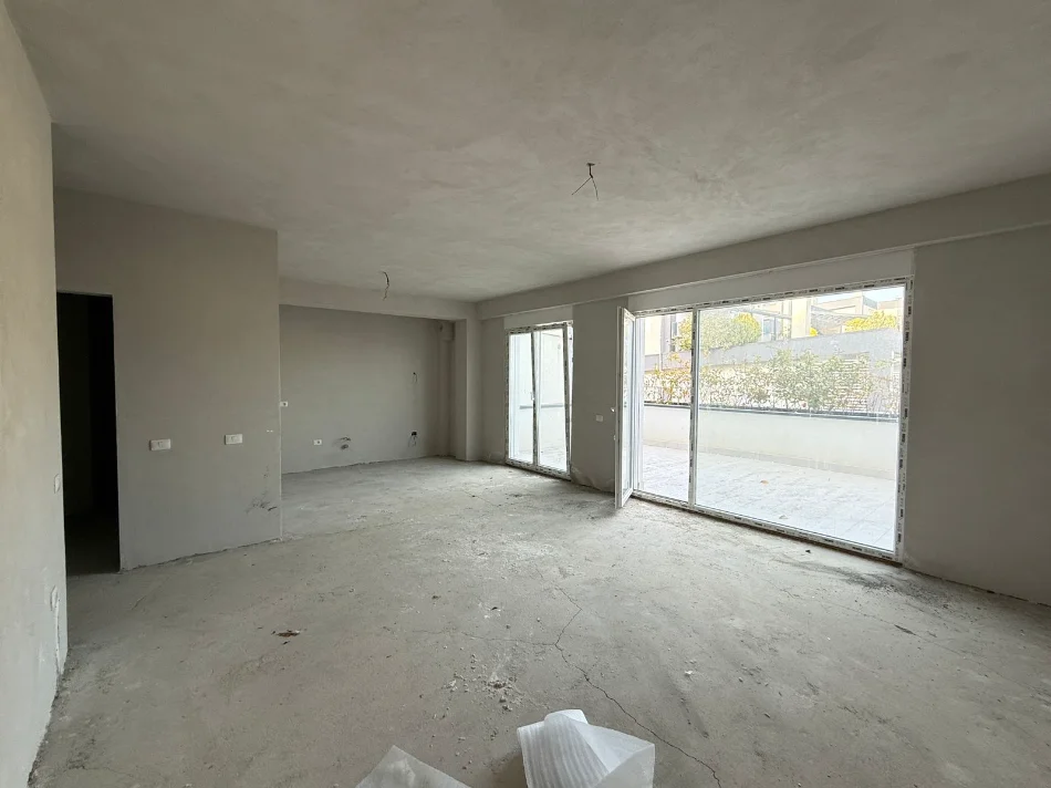 Tirane, shitet apartament 3+1+Ballkon Kati 4, 143 m² 434.700 € (Liqeni i Thate)