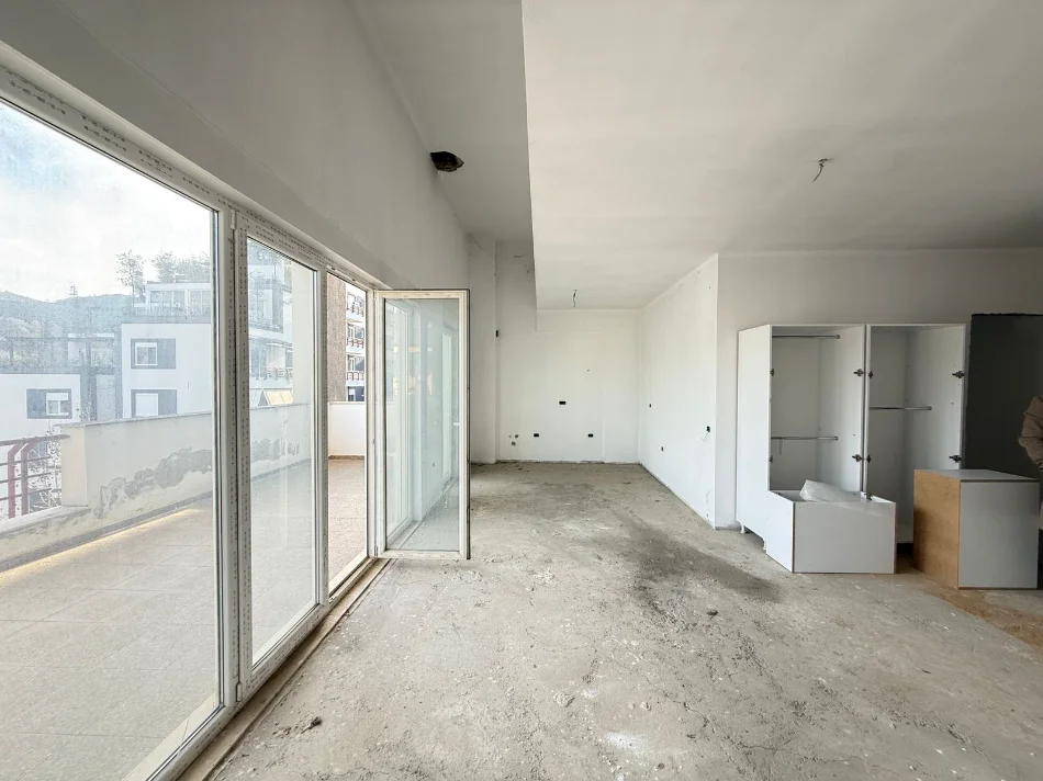 Tirane, shitet apartament 3+1+Ballkon Kati 4, 143 m² 434.700 € (Liqeni i Thate)