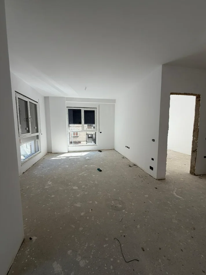 Tirane, shitet apartament 2+1 Kati 1, 85 m² 158.700 € (Tregu Elektrik)