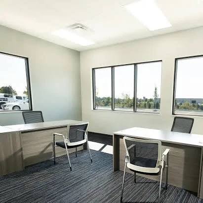 Tirane, jepet me qera zyre Kati 5, 125 m² 550 € (BRRYLI)