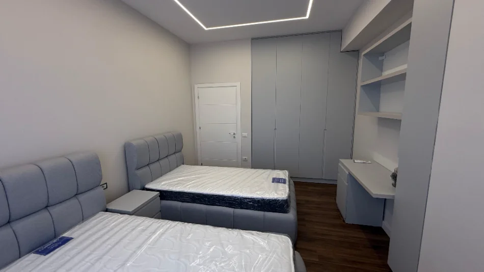 Tirane, jepet me qera apartament 2+1 Kati 1, 125 m² 1.000 € (KODRA E DIELLIT)