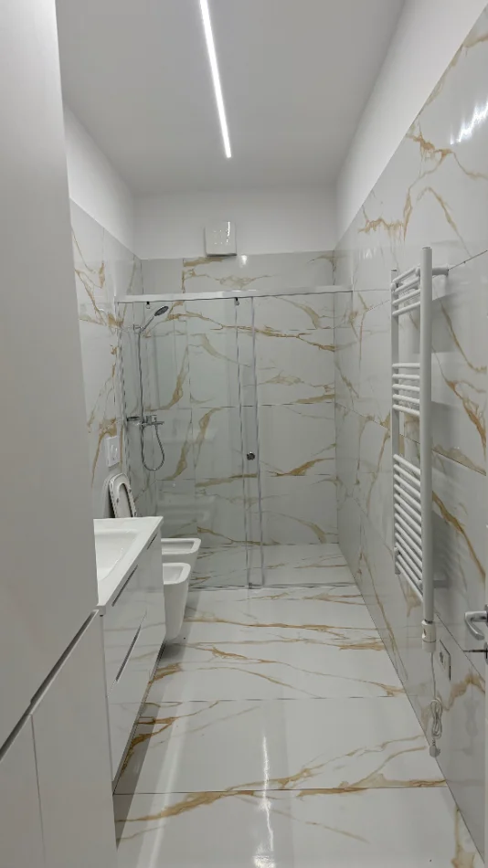 Tirane, jepet me qera apartament 2+1 Kati 1, 125 m² 1.000 € (KODRA E DIELLIT)