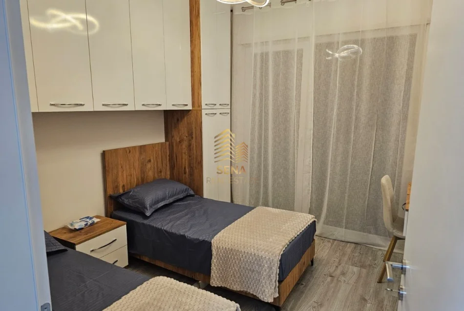 Tirane, jepet me qera apartament 2+1+Ballkon Kati 1, 86 m² 700 € (Yzberisht, Rezidenca Henke)