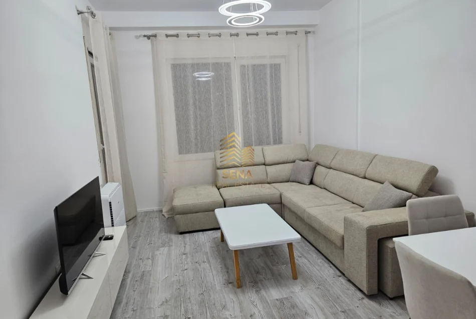 Tirane, jepet me qera apartament 2+1+Ballkon Kati 1, 86 m² 700 € (Yzberisht, Rezidenca Henke)