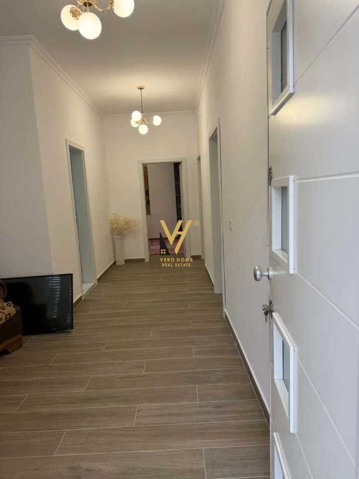 Tirane, jepet me qera apartament 2+1+Ballkon Kati 1, 110 m² 600 € (SIRI KODRA)