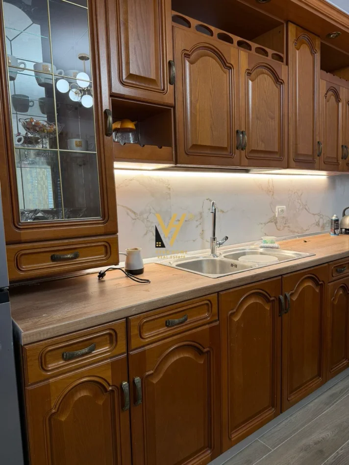 Tirane, jepet me qera apartament 2+1+Ballkon Kati 1, 110 m² 600 € (SIRI KODRA)