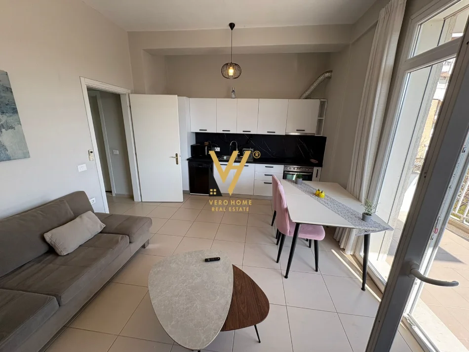 Tirane, jepet me qera apartament 2+1+Ballkon Kati 1, 98 m² 850 € (KOPSHTI ZOOLOGJIK)