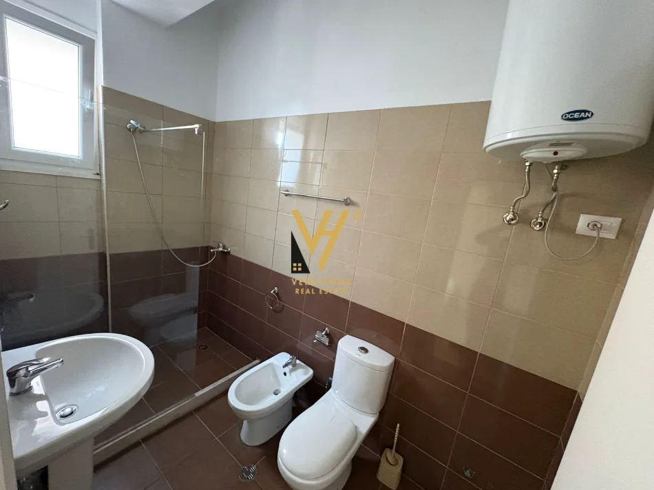 Tirane, jepet me qera apartament 2+1+Ballkon Kati 1, 98 m² 850 € (KOPSHTI ZOOLOGJIK)