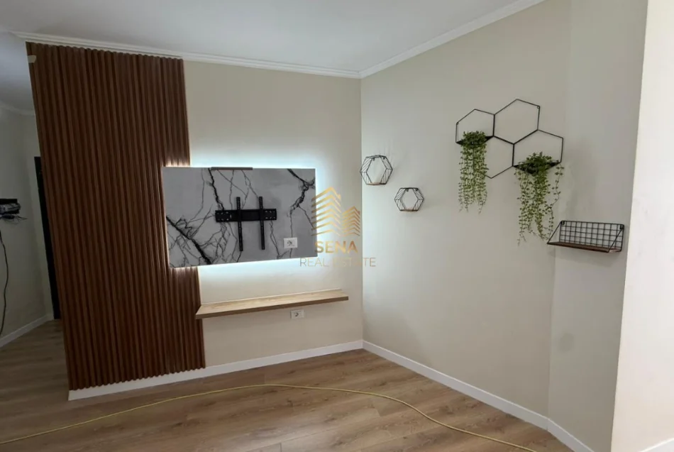 Tirane, jepet me qera apartament 1+1+Ballkon Kati 2, 73 m² 400 € (Casa Italia)