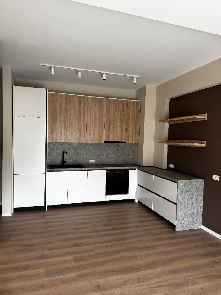 Tirane, jepet me qera apartament 1+1 Kati 6, 64 m² 500 € (Xhamlliku , Oxhaku)