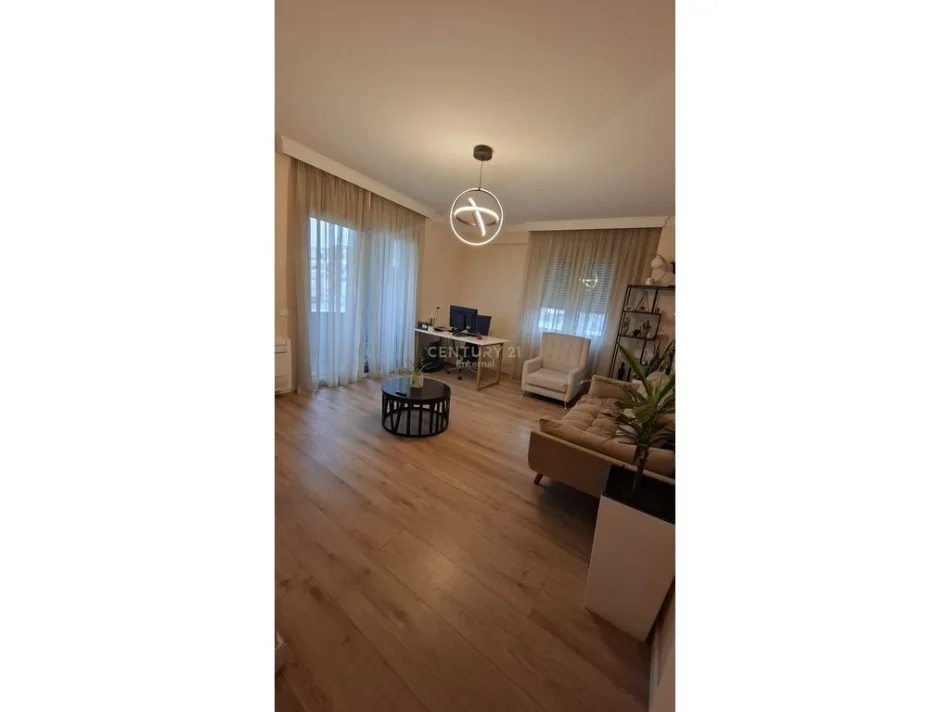 Tirane, jepet me qera nga Pronari, pa-komision ambjent biznesi Kati 4, 120 m² 650 € (Rr.Ndre Mjeda Tek Raport TV)