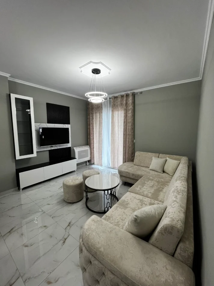 Tirane, jap me qera apartament 1+1 Kati 6, 70 m² 450 € (Kompleksi Jolla)