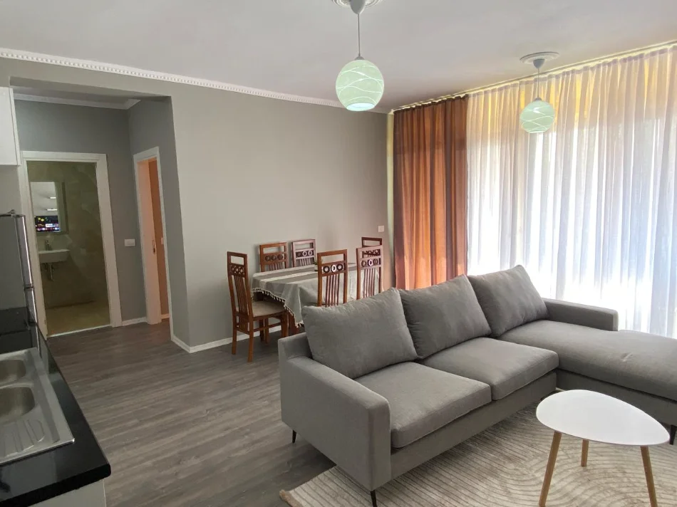 Tirane, jepet me qera apartament 1+1 Kati 2, 78 m² 450 € (Bulevardi i Ri)