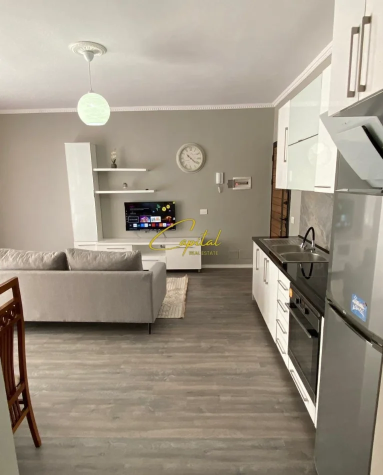 Tirane, jepet me qera apartament 1+1 Kati 2, 78 m² 450 € (BULEVARDI I RI)