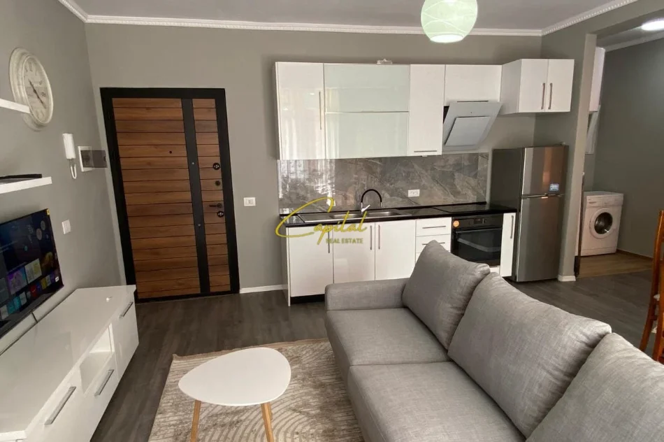 Tirane, jepet me qera apartament 1+1 Kati 2, 78 m² 450 € (BULEVARDI I RI)