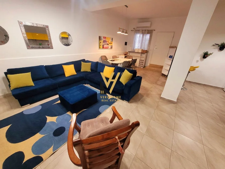 Tirane, jepet me qera apartament 2+1+Ballkon Kati 1, 100 m² 570 € (QENDER)