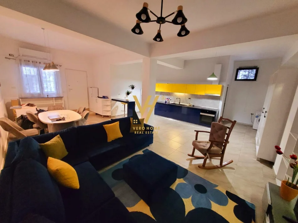 Tirane, jepet me qera apartament 2+1+Ballkon Kati 1, 100 m² 570 € (QENDER)