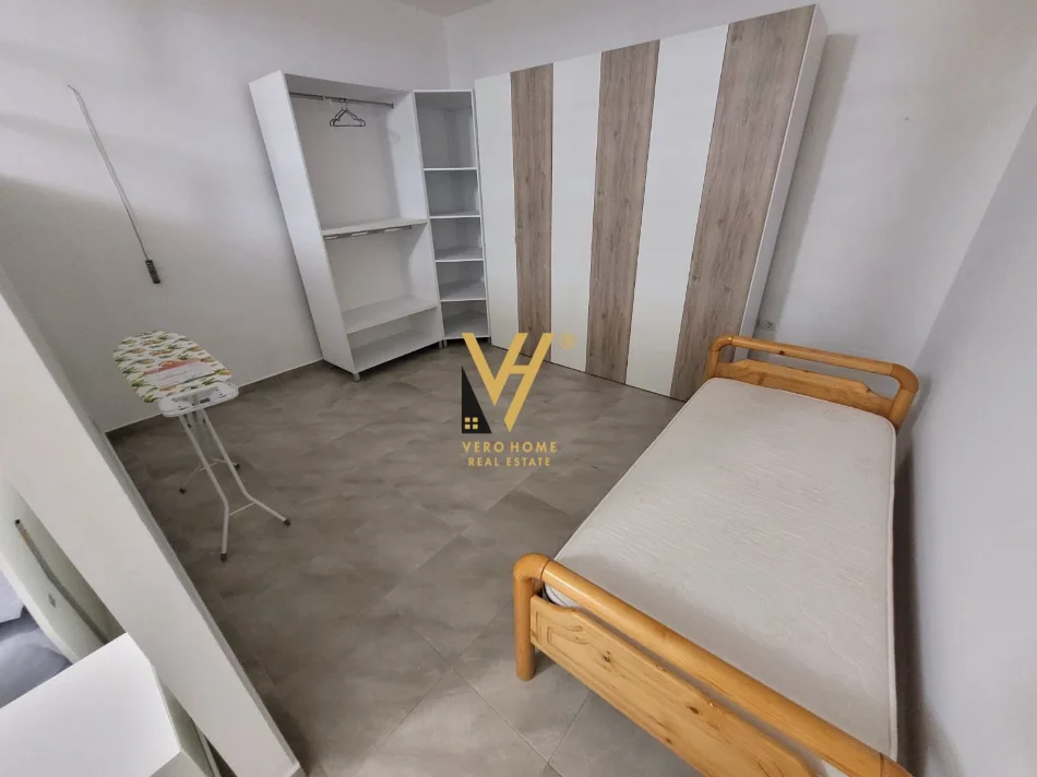 Tirane, jepet me qera apartament 2+1+Ballkon Kati 1, 100 m² 570 € (QENDER)