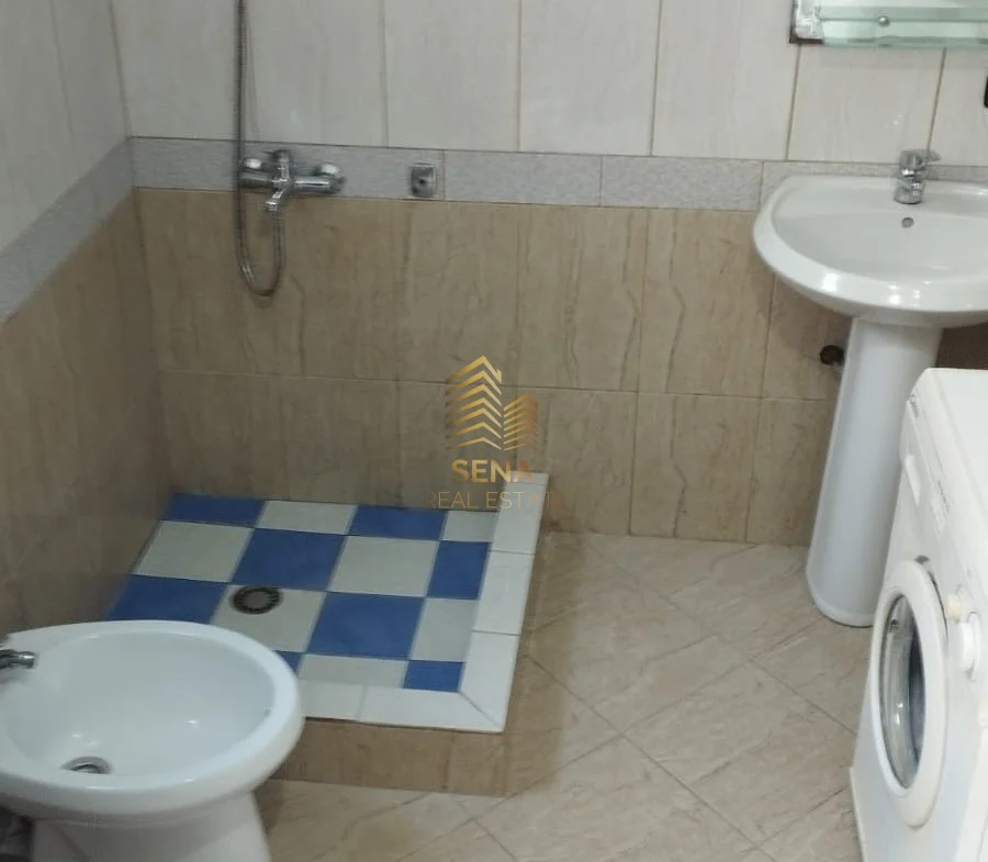 Tirane, jepet me qera apartament 1+1 Kati 1, 50 m² 300 € (Rruga Siri Kodra)