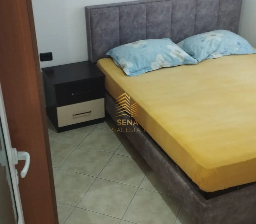 Tirane, jepet me qera apartament 1+1 Kati 1, 50 m² 300 € (Rruga Siri Kodra)