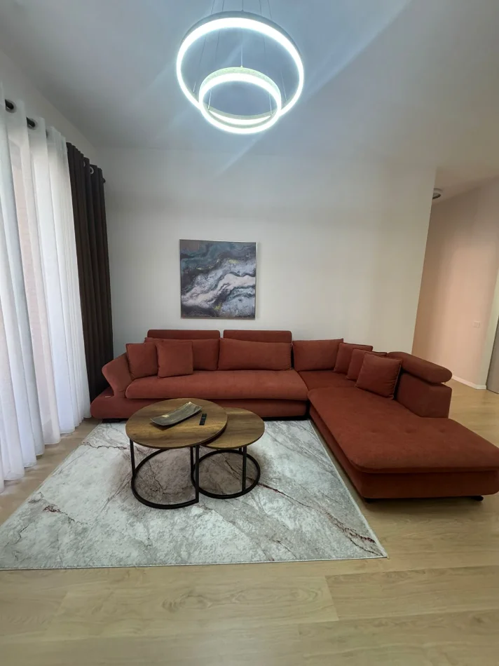 Tirane, jepet me qera apartament 1+1+Aneks+Ballkon Kati 5, 81 m² 800 € 