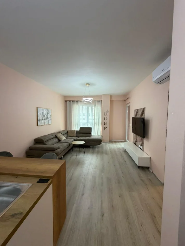 Tirane, jepet me qera apartament 1+1 Kati 5, 