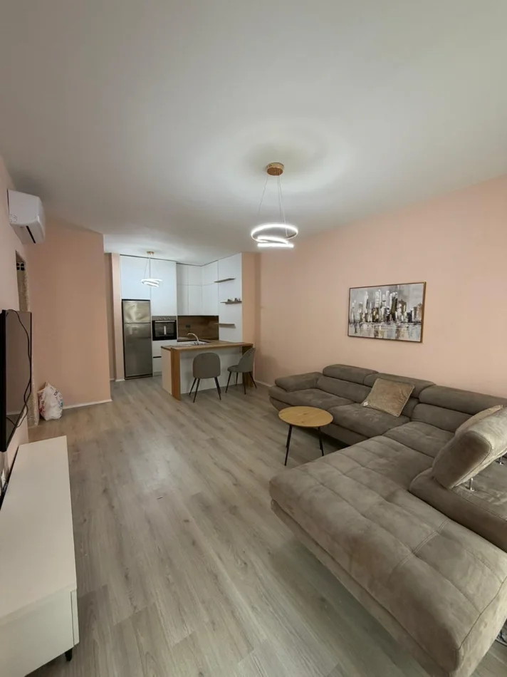 Tirane, jepet me qera apartament 1+1 Kati 5, 