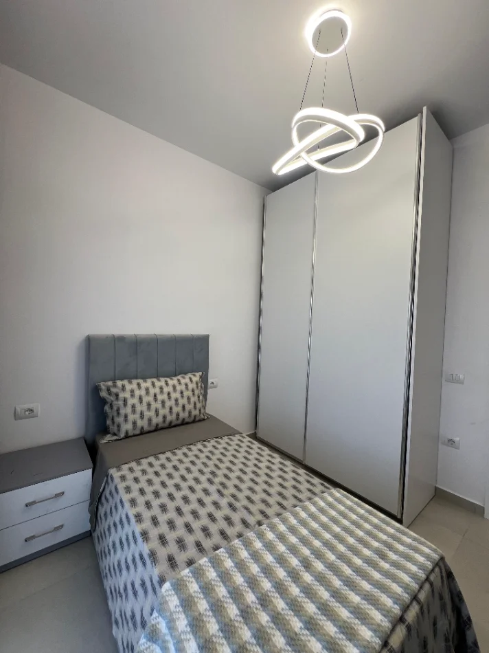 Tirane, jepet me qera apartament 2+1+Ballkon Kati 4, 82 m² 600 € (Rezidenca Henke, prane Spitalit Amerikan 3)