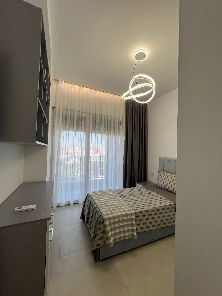 Tirane, jepet me qera apartament 2+1+Ballkon Kati 4, 82 m² 600 € (Rezidenca Henke, prane Spitalit Amerikan 3)