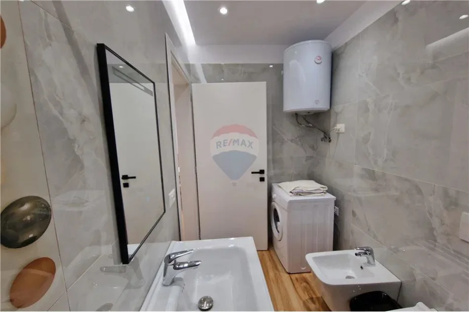 Vlore - Lungomare, jepet me qera apartament 2+1 Kati 2, 85 m² 500 € (Rruga Dhimitër Konomi, Vlore)