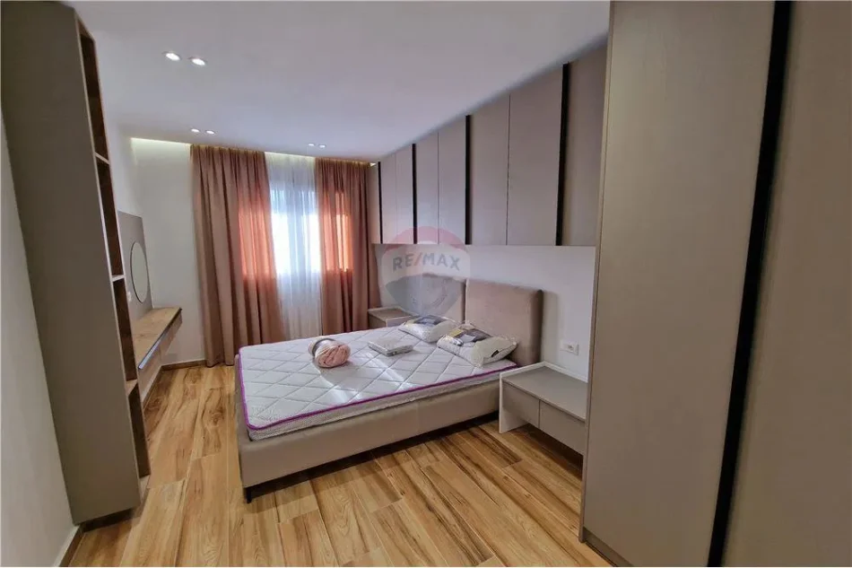 Vlore - Lungomare, jepet me qera apartament 2+1 Kati 2, 85 m² 500 € (Rruga Dhimitër Konomi, Vlore)