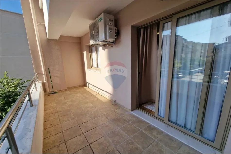 Vlore - Lungomare, jepet me qera apartament 2+1 Kati 2, 85 m² 500 € (Rruga Dhimitër Konomi, Vlore)